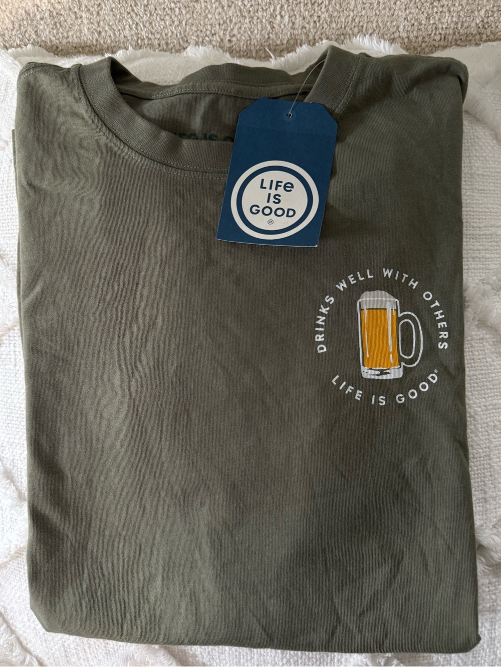 Life is Good “Drinks Well With Others” Crusher Tee Men’s Small NWT